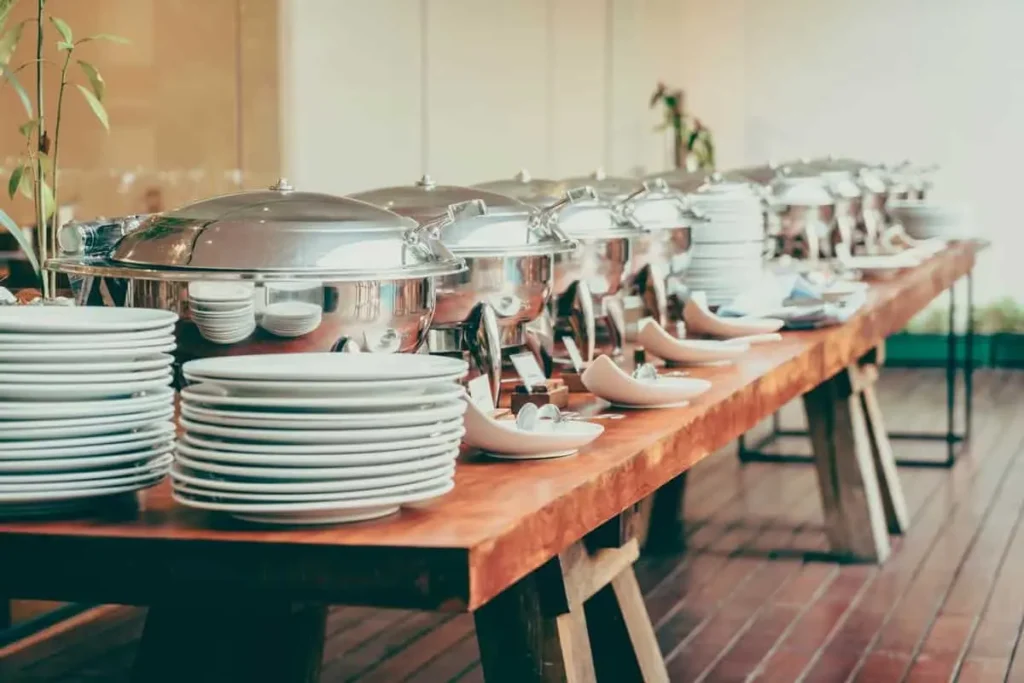 מגשי אירוח למשרד בפגישה עסקית או אירוע חברה